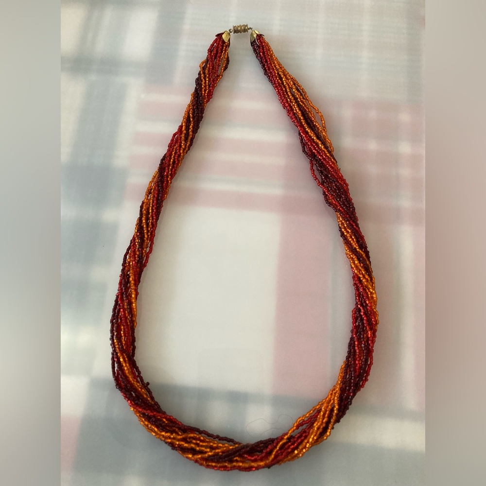 Multi strand seed beads necklace, red en orange tones, handmade.